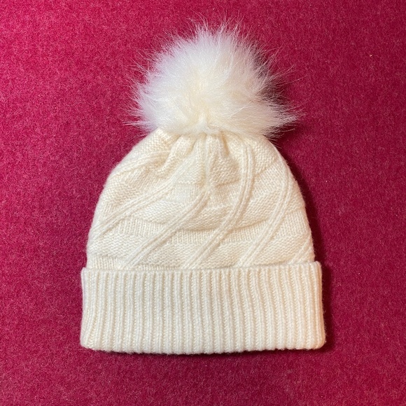 Cream colour pompom toque, NWOT. Adult size. - Picture 1 of 8